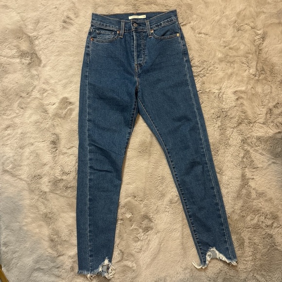 Levi's Classic Blue Cropped Women's Jeans - Picture 2 of 4